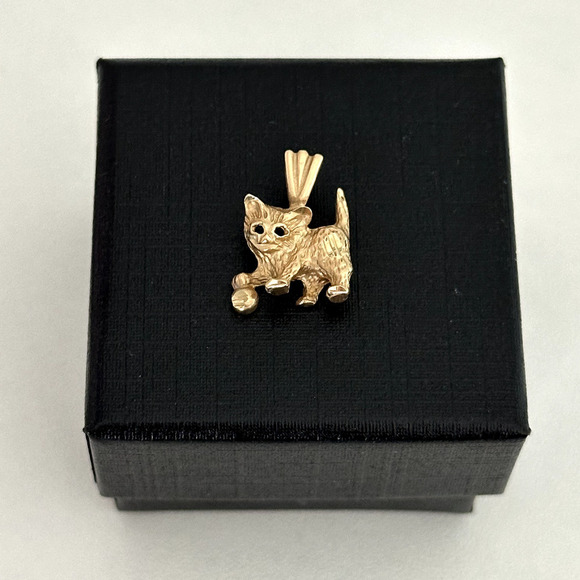 Vintage 14K Yellow Gold Kitty Cat Animal Charm Pendant - Picture 4 of 10